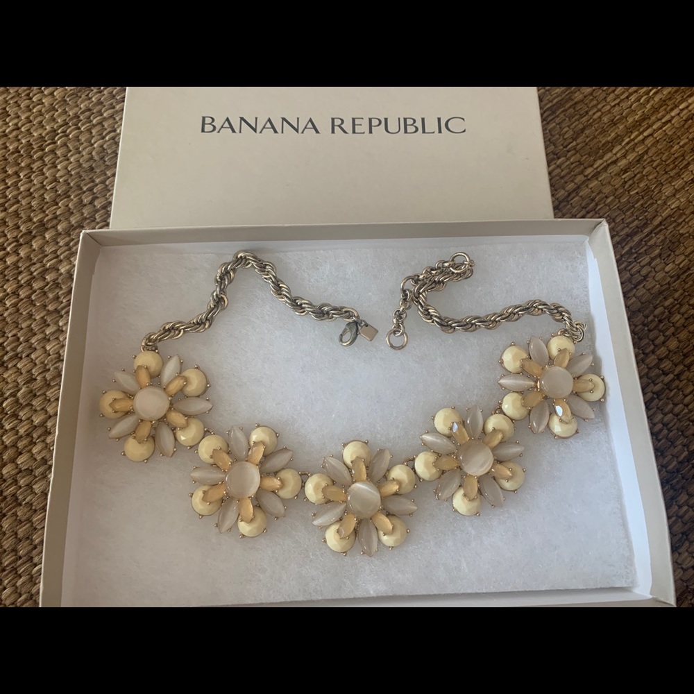 Banana Republic necklace